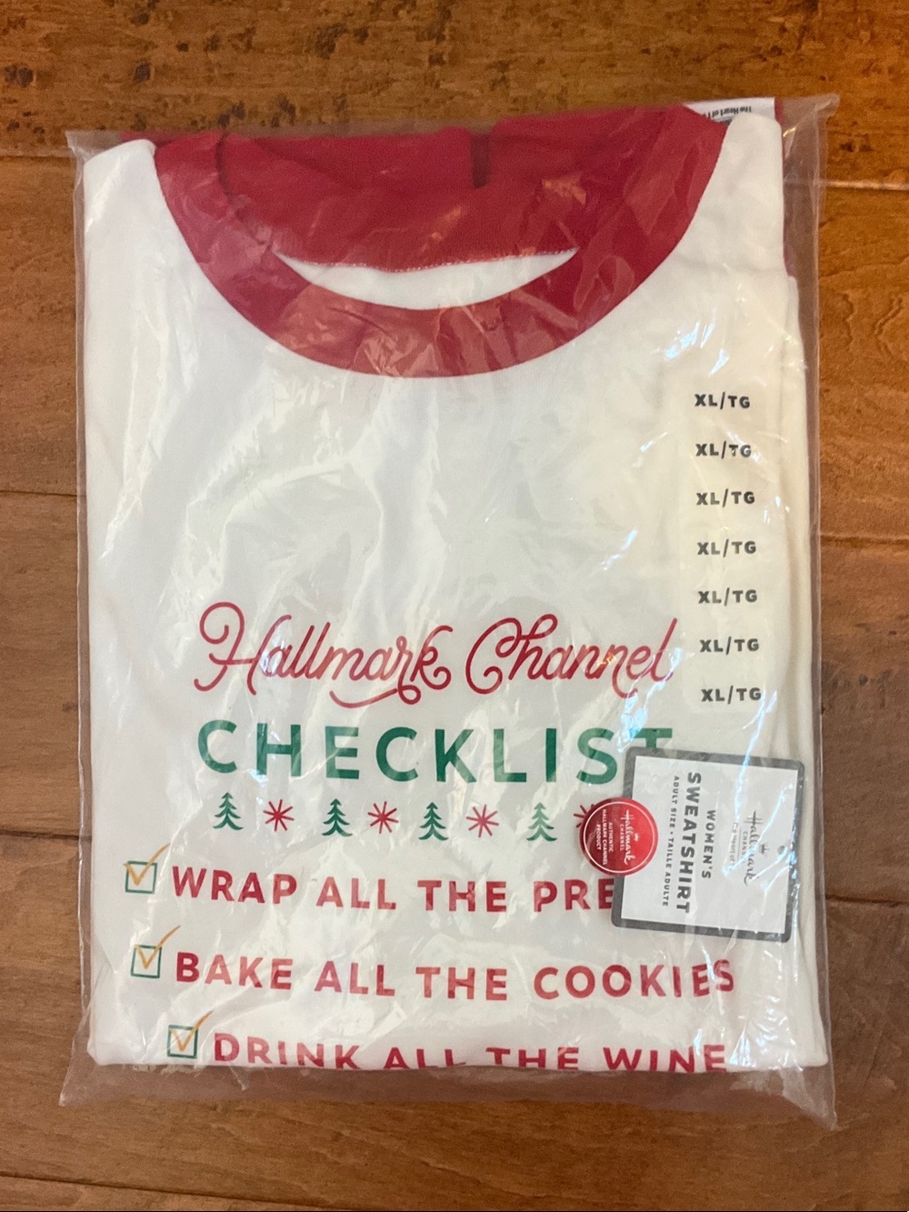 Hallmark  Holiday Checklist Top NWT
